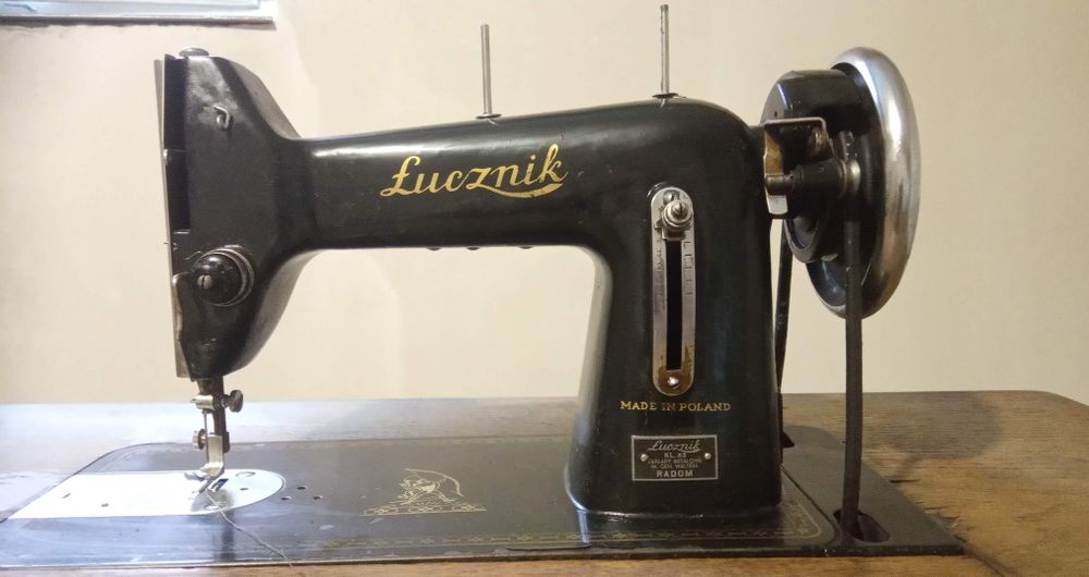 Stolik  maszyna do szycia Łucznik KL.82 antyk
