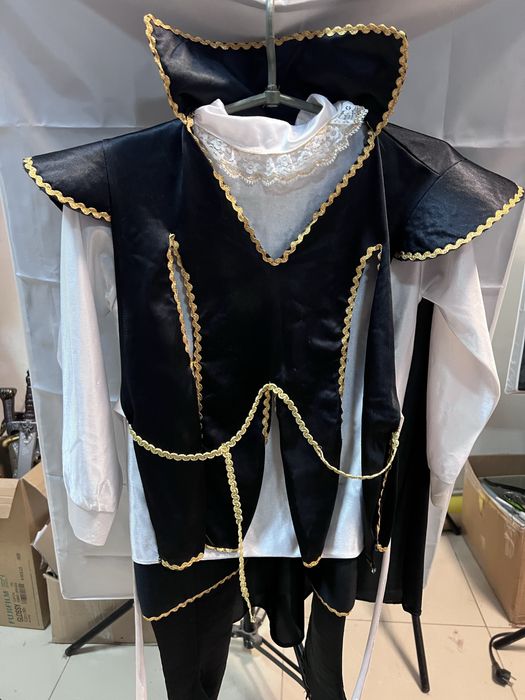 Костюми  піратів собака хрюша мушкетер і ще багато інших запитуйте