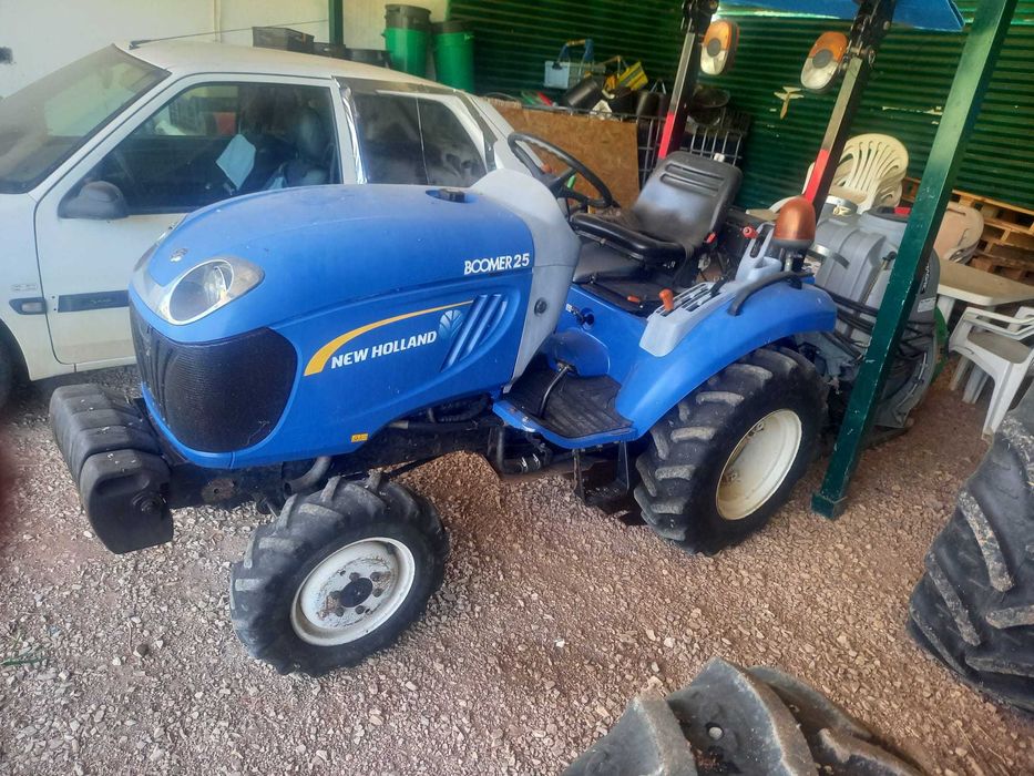Trator 25cv NEW HOLLAND BOOMER 25 + 5 Alfaias Agrícolas
