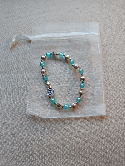 Piękny Różaniec Maryjny, błękitny, róże, cudowny medalik