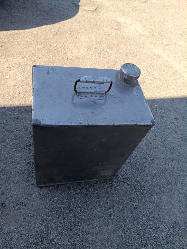 Продам канистры ,метал , нержавейка