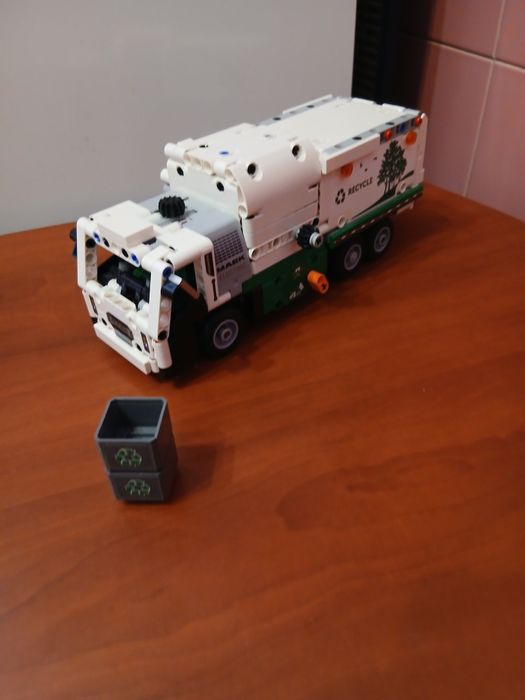 Продам lego technic лего мусора машина конструктор