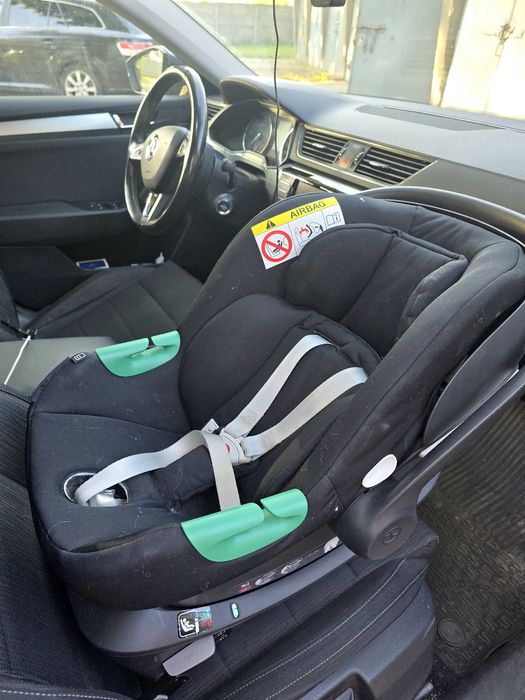 Cybex atom b2 z bazą
