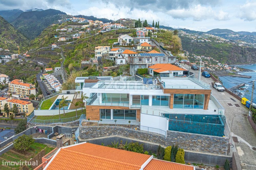 Moradia unifamiliar T3, com vista sobre o mar e sobre a vila da Ponta