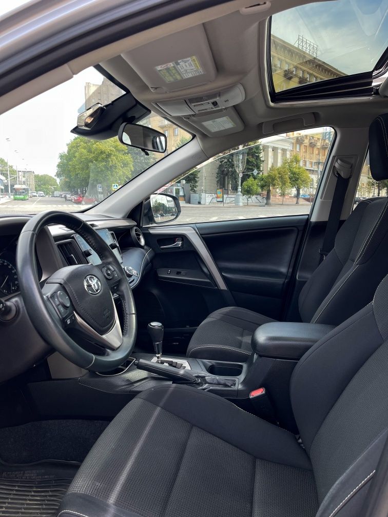 Toyota Rav 4 2017 року