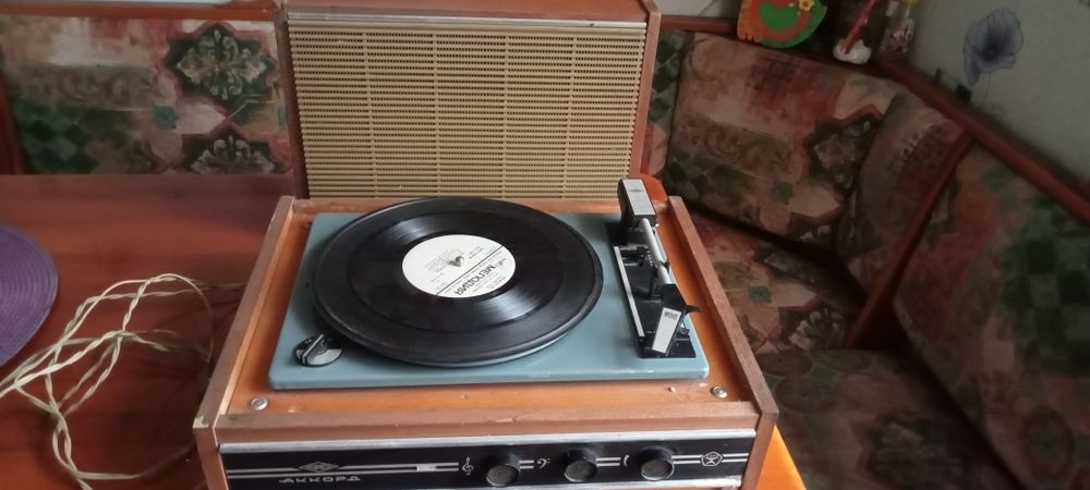 програвач.Аккорд-201 ,тонарм Вега в сборе с иглой Гзм-105,колонки SPS