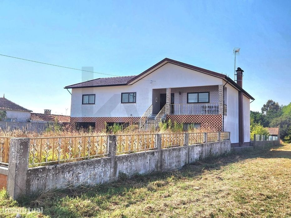 Moradia T3 isolada e murada com terreno em Fonte de Angeão - Vagos.