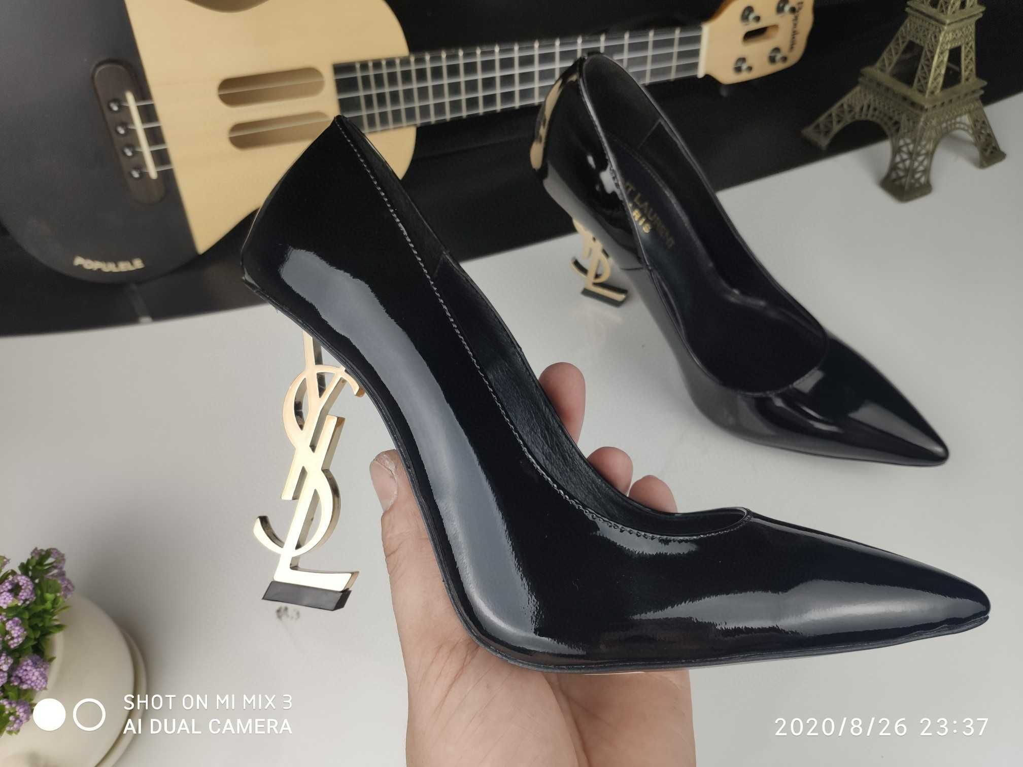 Nowe YSL Szpilki lakierowane od reki