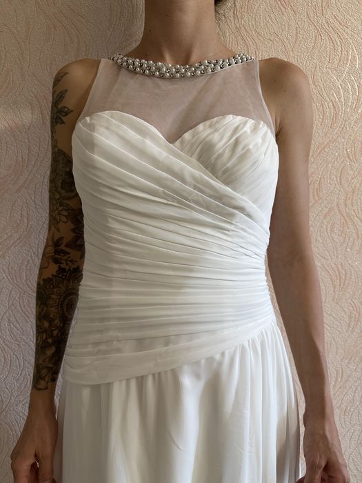 Весільна сукня біла