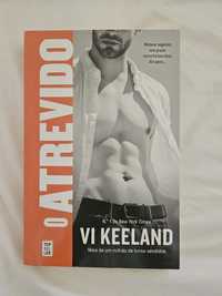 Livro "O atrevido" de Vi Keeland