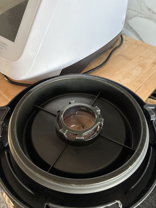 Vendo Monsieur Cuisine smart com acessórios