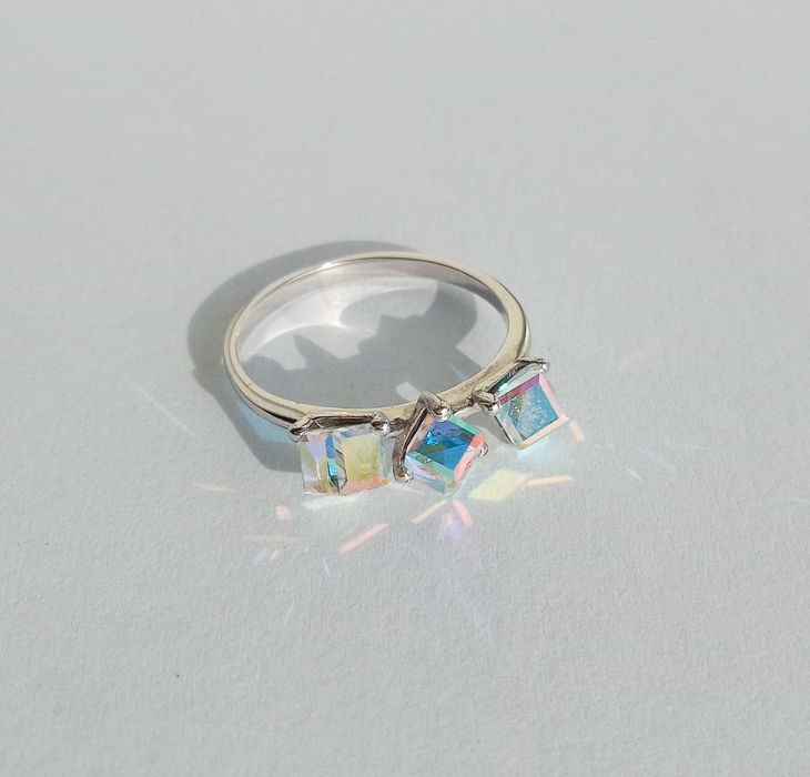 Кільце каблучка з каменями, срібло 925 проби, 19 розмір