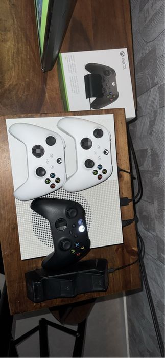 Xbox One S 1TB como nova