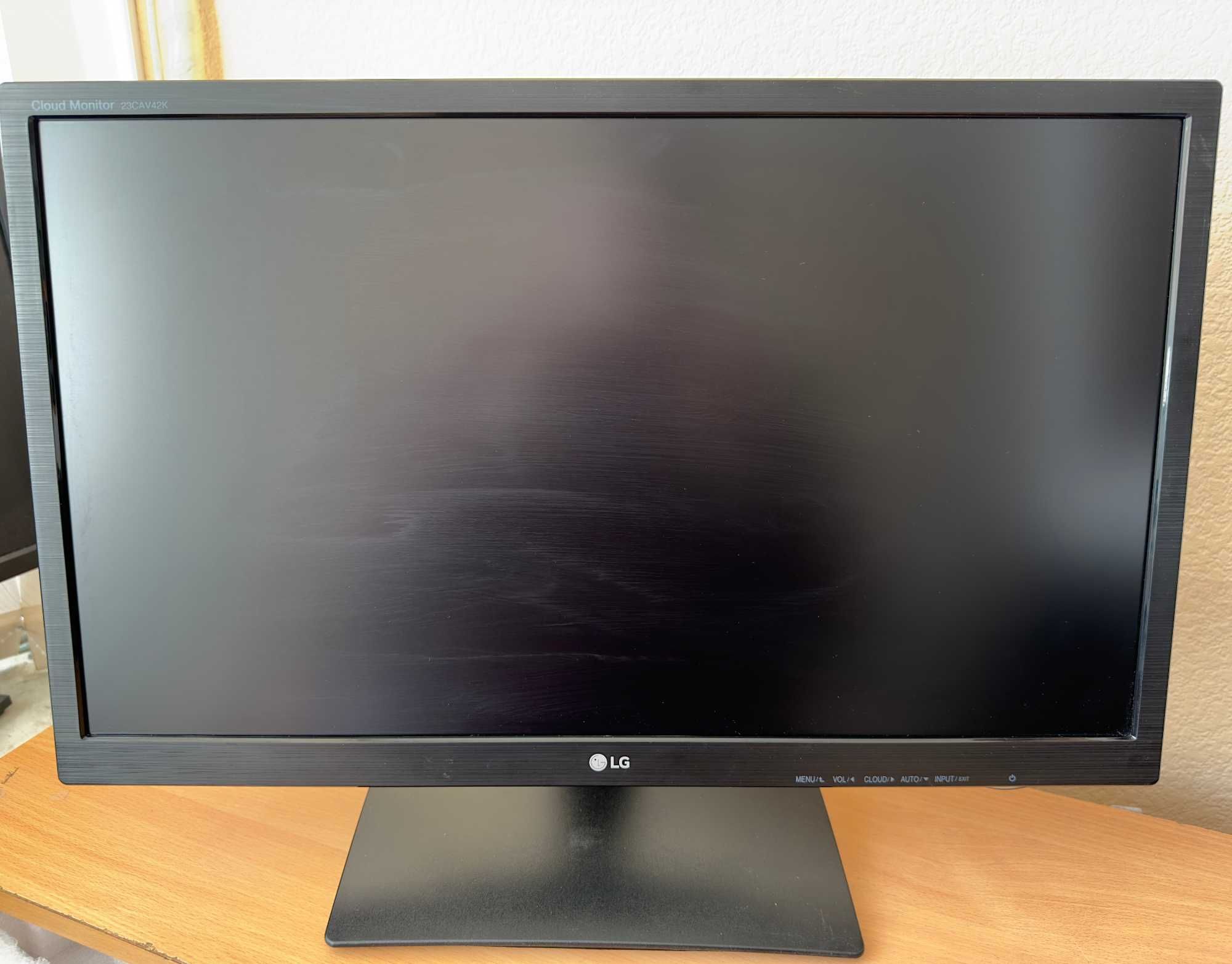 Надійний монітор LG 23CAV42K 23" FHD IPS/VESA 100x100/RJ-45/VGA/USB