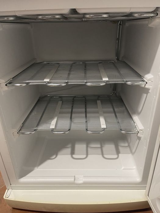 Холодильник двокамерний Bosch KGS 3821