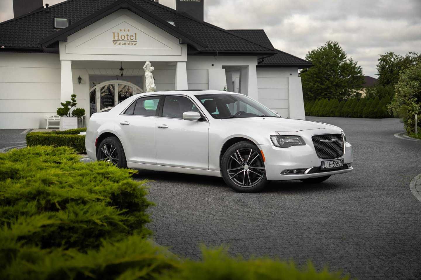Auto na wesele ,Chrysler 300c biała perła na ślub ,wesele
