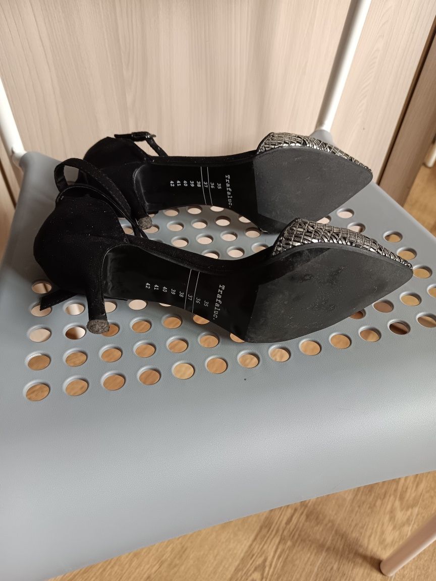 Гарні туфлі Zara 37р.