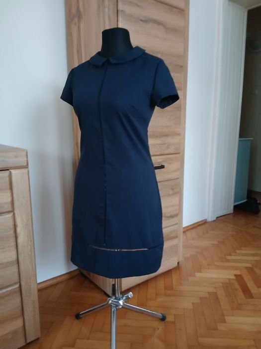 Elegancka sukienka Top  Secret  38 z kołnierzykiem granatowa