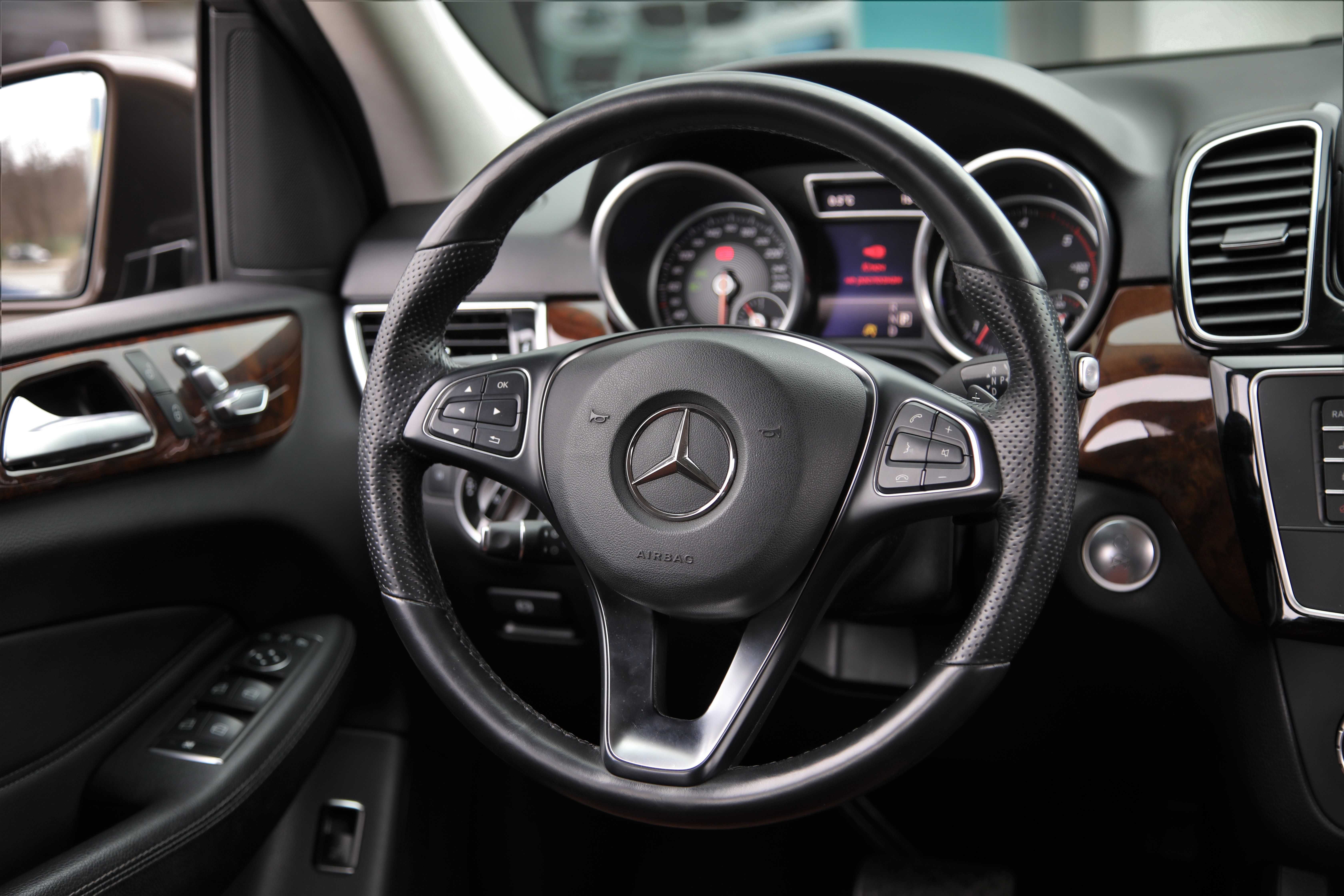 Офіційний Mercedes-Benz GLE-Class 2015 року
