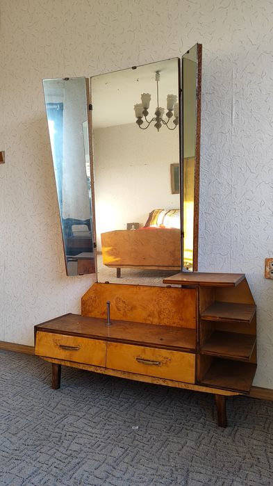 Komplet mebli z PRL - łóżko, szafa, stoliki nocne, toaletka