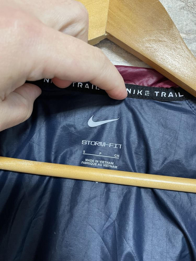 Беговая ветровка Nike Trail Windrunner Running размер S