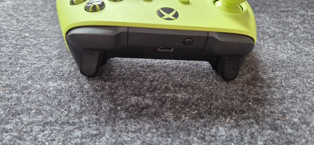Kontroler Pad Xbox Electric Volt CZARNY SPÓD - Stan Idealny