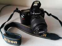 Професійний фотоапарат Nikon разом з ТРЕМА зум об'єктивами.