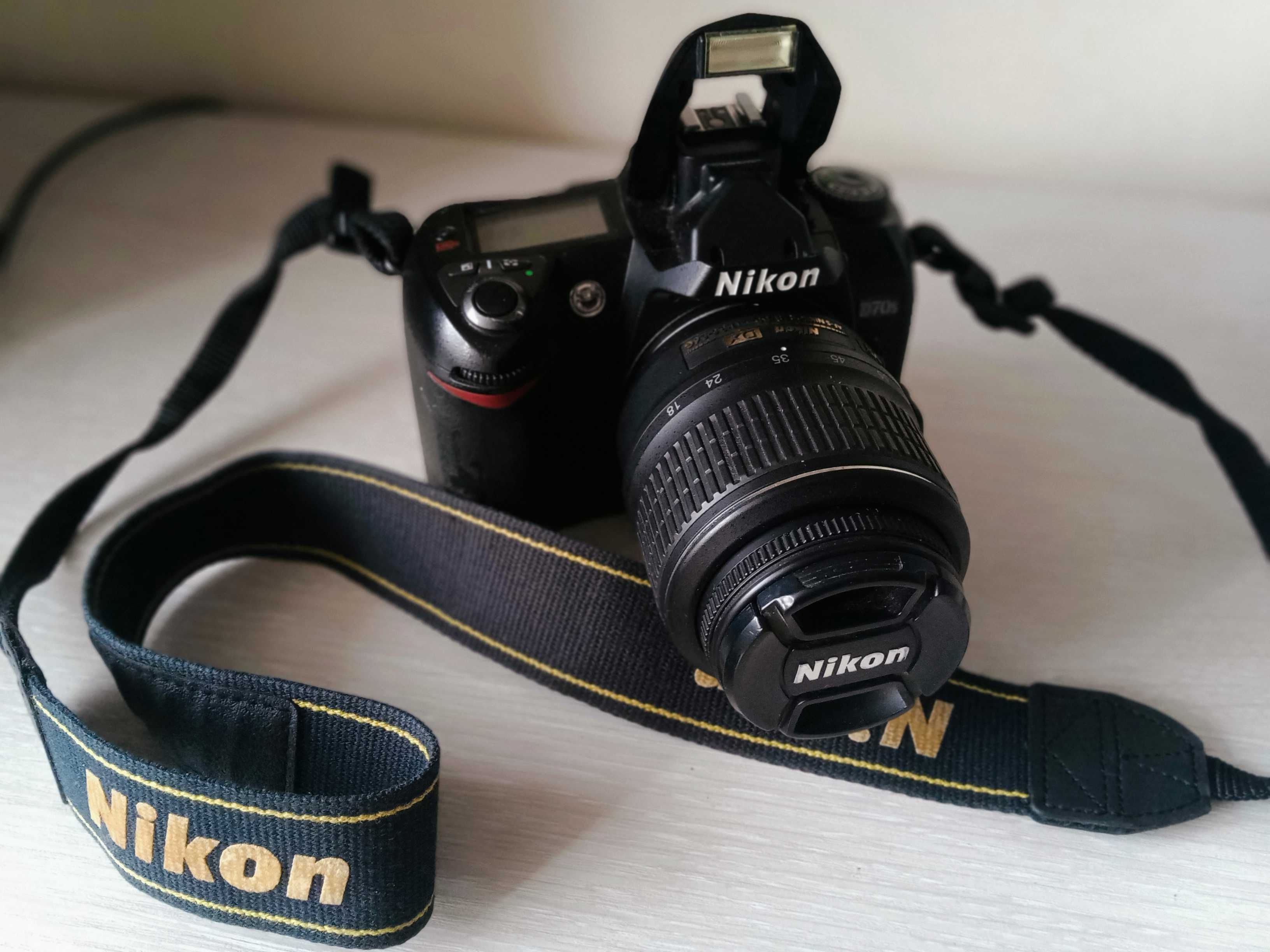 ЗУМ обєктиви та професійний фотоапарат Nikon