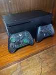xbox Series X - 2 comandos e 2 jogos