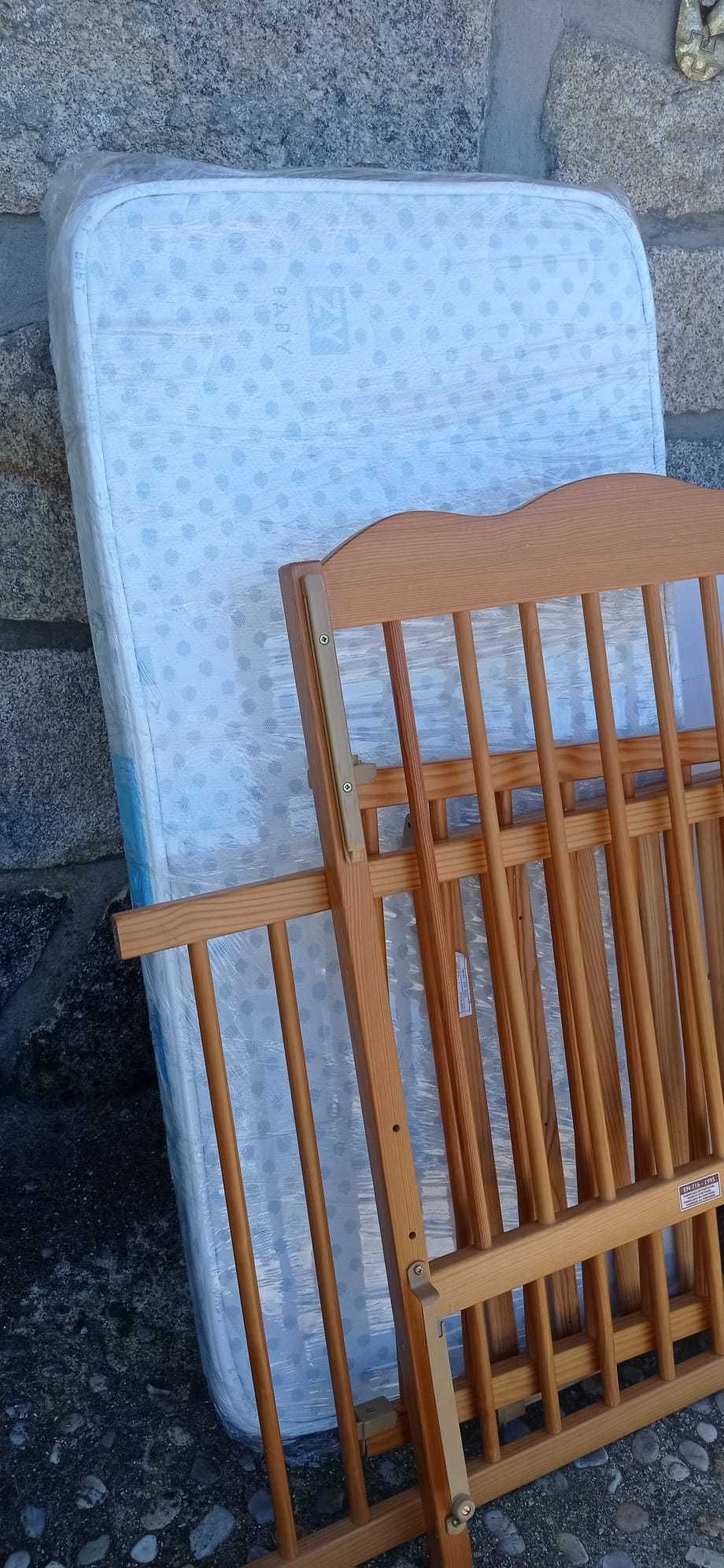 Cama de criança em Madeira da Bébécar
