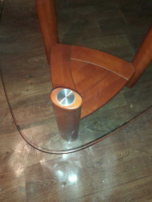 Продам скляний журнальний столик