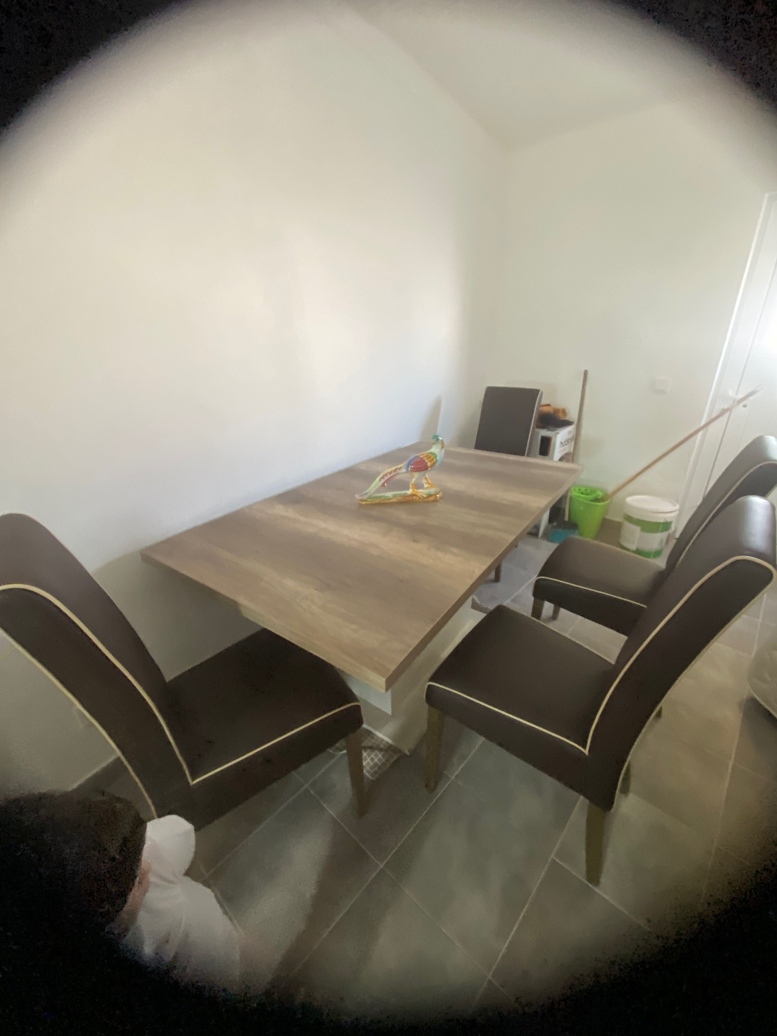 Mesa em madeira com 4 cadeiras