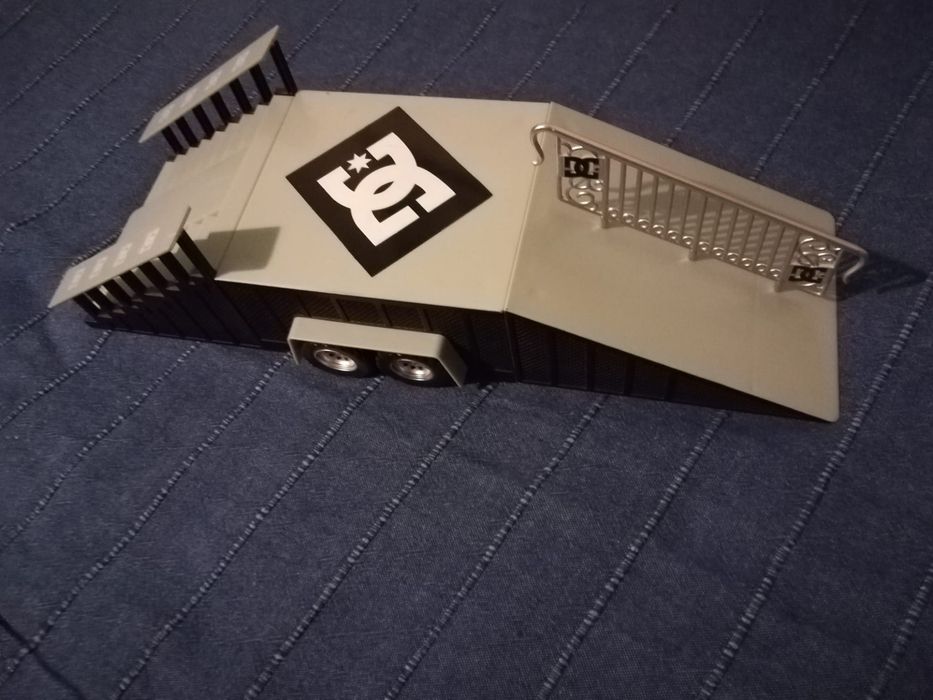 Rampa DC com BMX em bom estado!