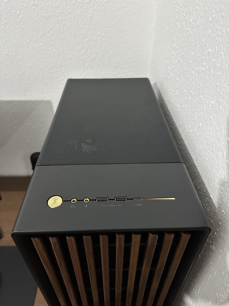 PC gamer Fractal Design North AMD Ryzen 5 5600X RX 7800 XT 32 GB