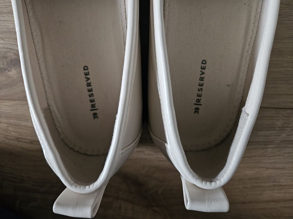 Półbuty loafersy z imitacji skóry Reserved r.39