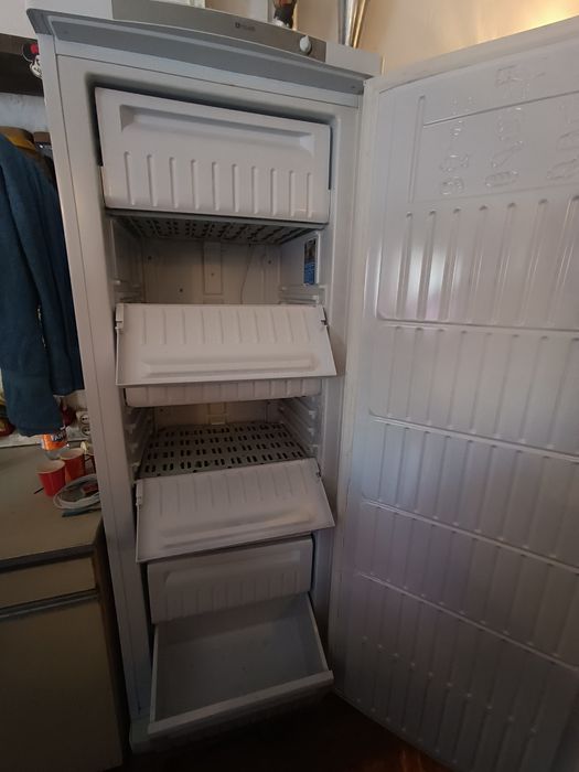 Морозильная камера INDESIT SFR 167 NF