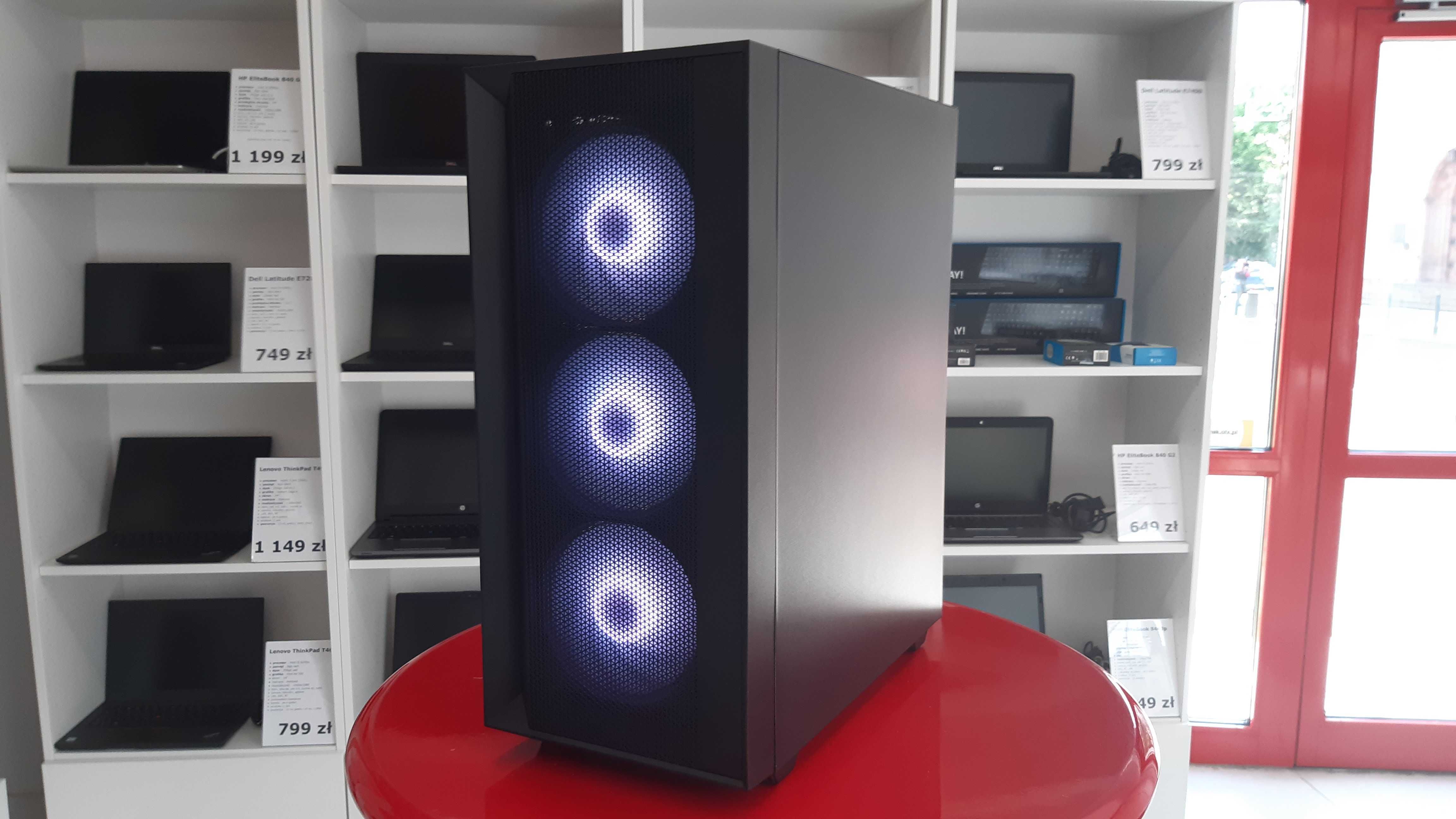 Nowy Komputer Gamingowy Ryzen 7-7800x3D/32GB/2000SSD/RTX5070 RATY0%
