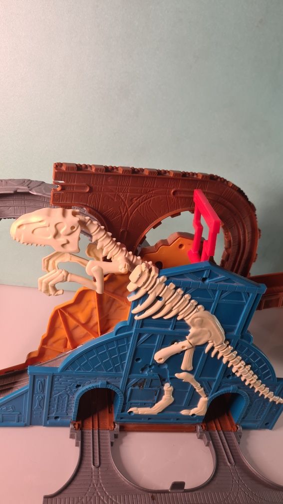 Tomek i Przyjaciele – Roaring Dino Run – zestaw z dźwiękiem i ruchem