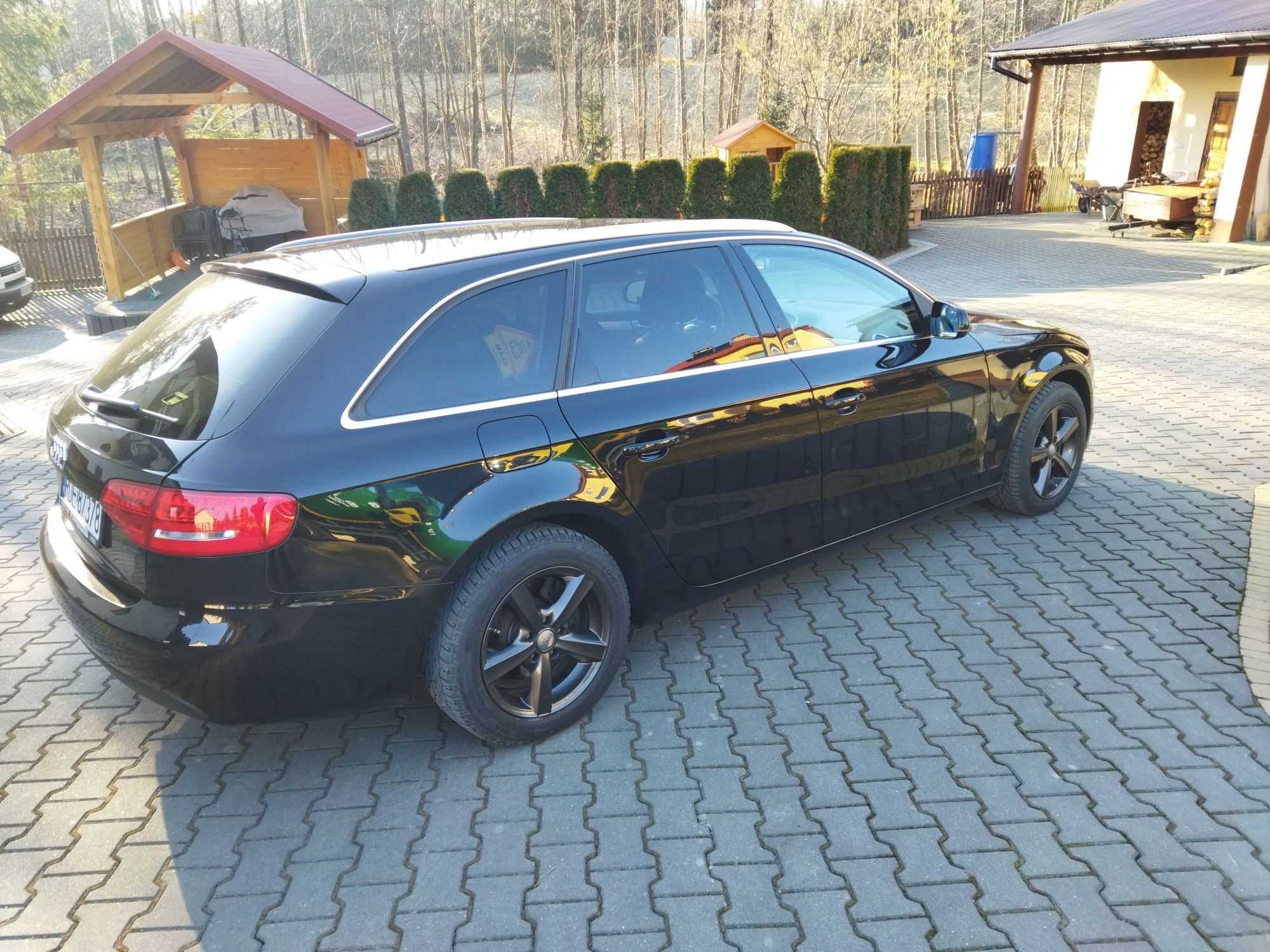 Audi A4 B8  2.0  143km