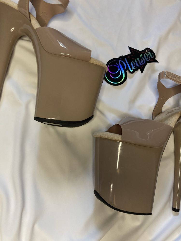 НОВІ Pleaser стріпи трійки 37 розміру