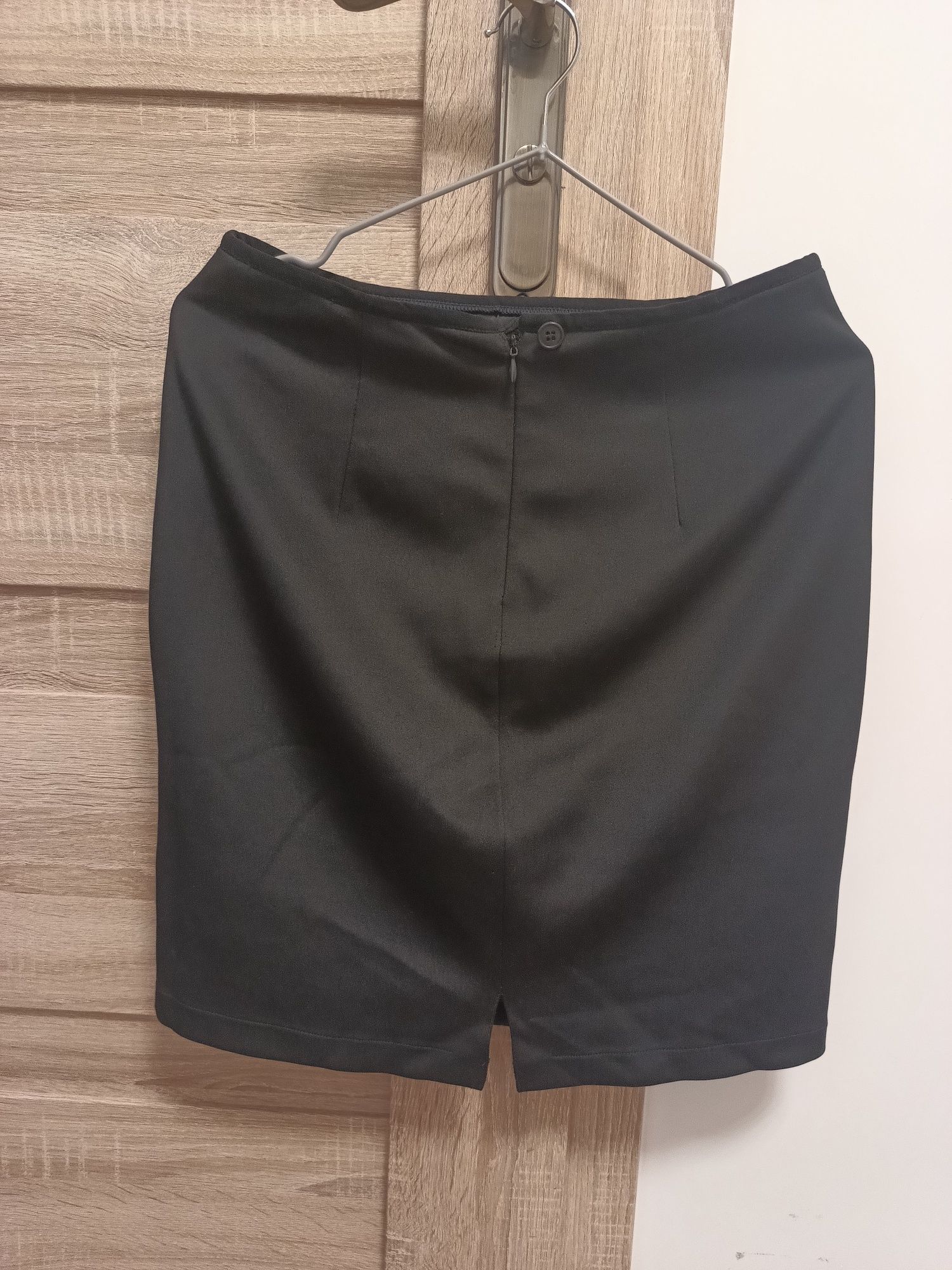 Czarna klasyczna krótka mini spódniczka w rozmiarze 36/S