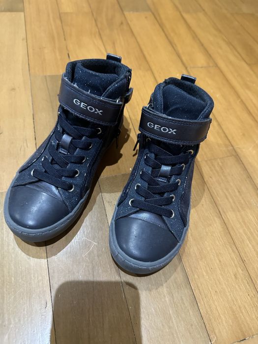 Botas Geox e Sapatilhas Tommy Hilfinger