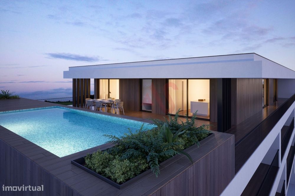 Apartamento T4 com piscina privativa no terraço no 4.º andar no Centro