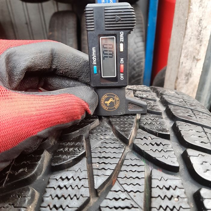 Opony Zimowe DUNLOP 215/60R17C 104/102H