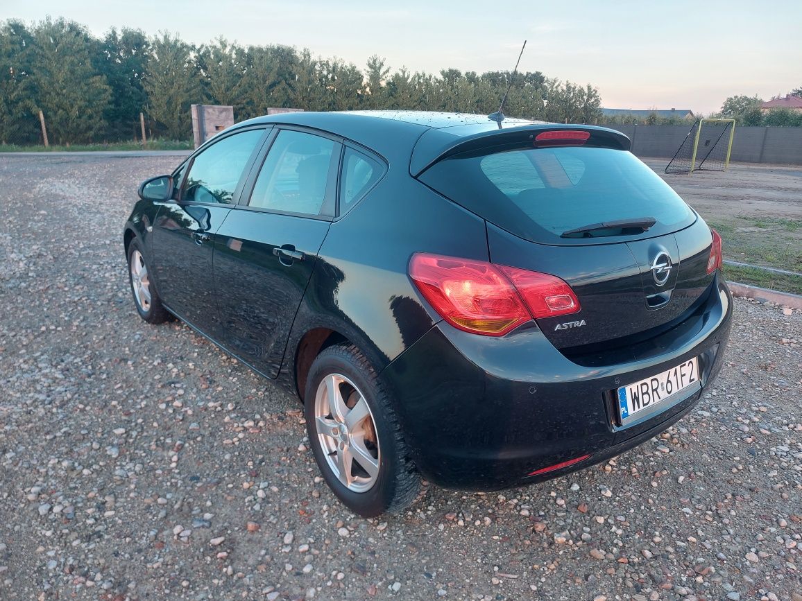 Opel Astra J 1.6 benzyna Automat!! Ładny stan Zarejestrowany opłacony.