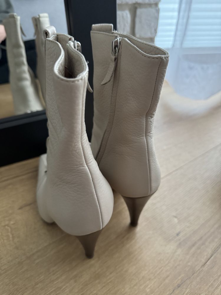 Casadei nowe 37 naturalna skóra