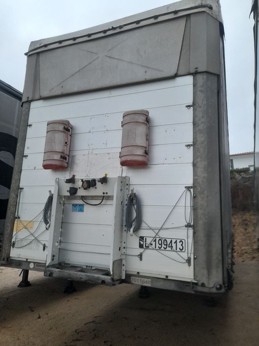 Semi-reboque Schmitz em lona