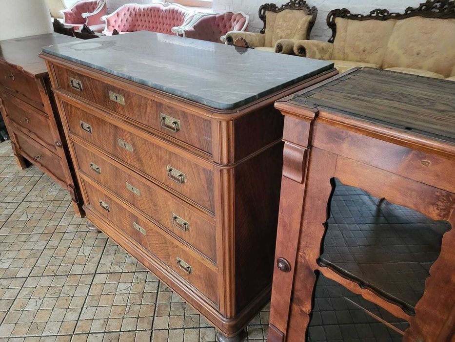 Komoda z marmurowym blatem