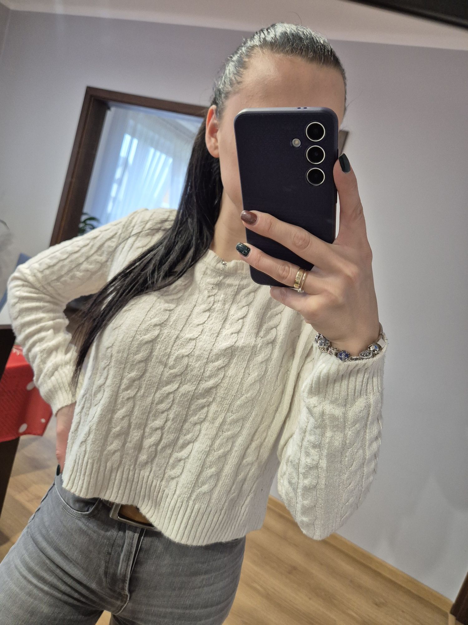 Sweterek dzianinowy bialy kremowy S M stradivarius