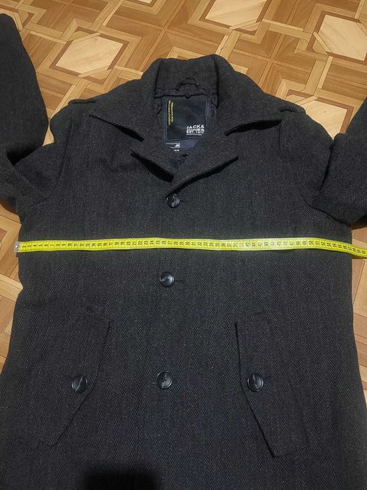 Чоловіче пальто бренду Jack & Jones